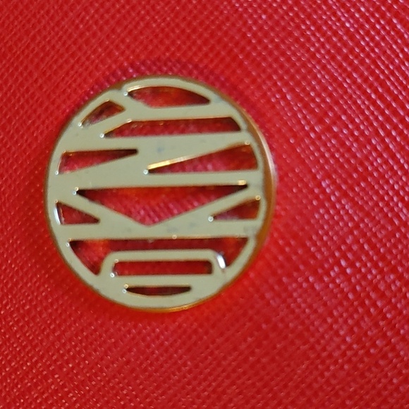 💚LARGE DKNY LEATHER WALLET - Picture 5 of 14